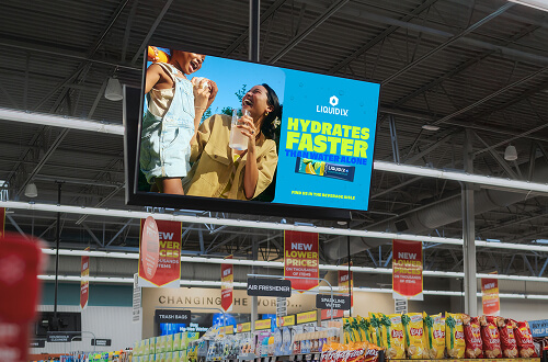Image of a digital screen showcasing a CPG brand at the grocery store in aisle